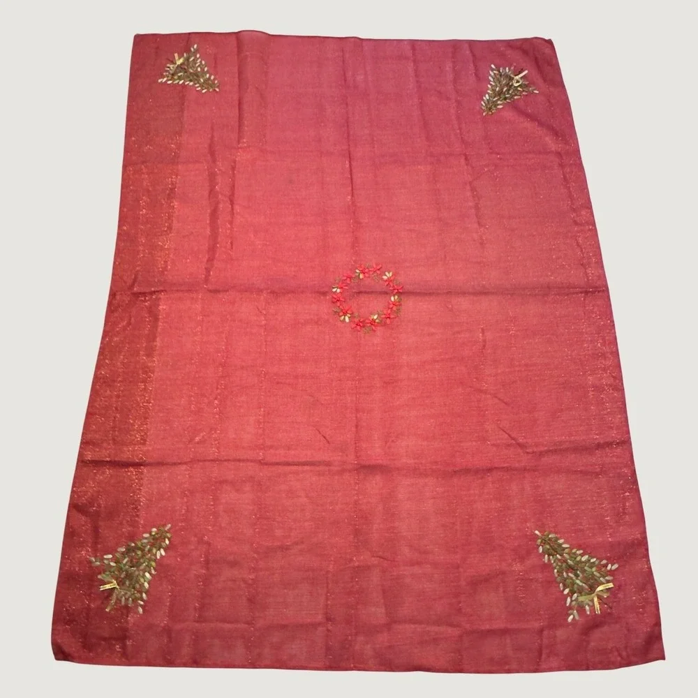Red Christmas Tablecloth Ribbon Embroidery Mistletoe Poinsettia 53x69 Metallic